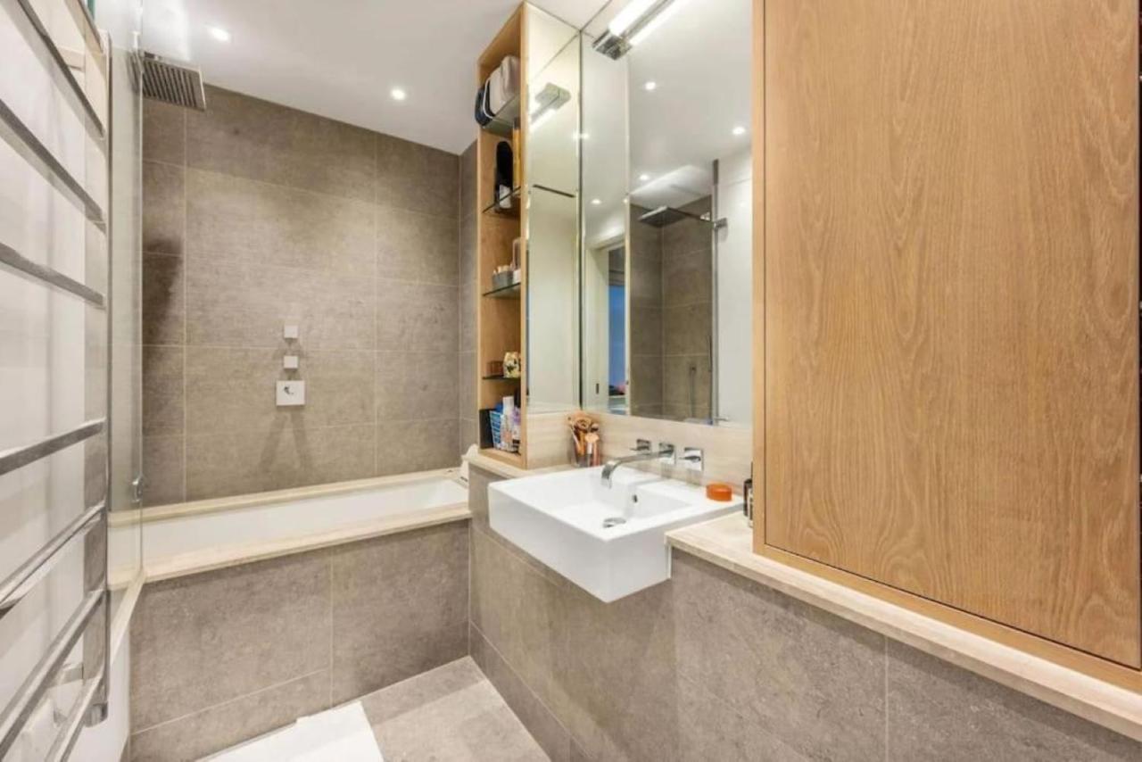 Posh 3 Bedroom Flat With Terrace And Indoor Fireplace In Mayfair, Near Hyde Park London Bagian luar foto